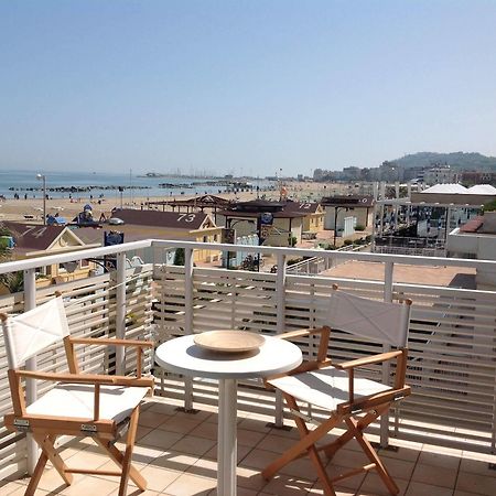 Hotel Bristol Cattolica Exterior photo